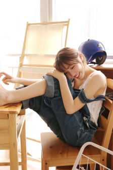 床上美女